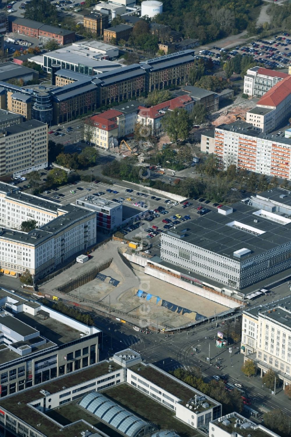 Magdeburg from the bird's eye view: Construction site to build a new office and commercial building of Staedtischen factorye Magdeburg on Ernst-Reuter-Allee corner Breiter Weg in the district Altstadt in Magdeburg in the state Saxony-Anhalt, Germany