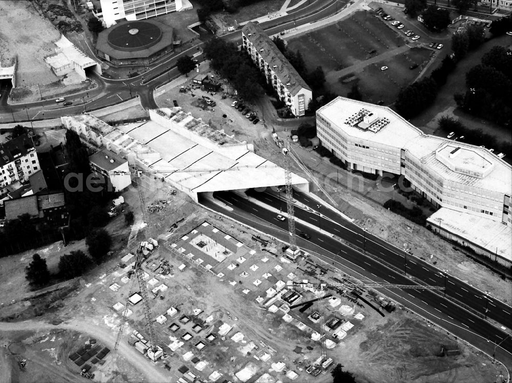 Aerial photograph Düsseldorf - Construction site to build a new office and commercial building StepStone Deutschland, StepStone Continental Europe on Voelklinger Strasse on Rheinufer -Tunnel in Duesseldorf in the state North Rhine-Westphalia, Germany