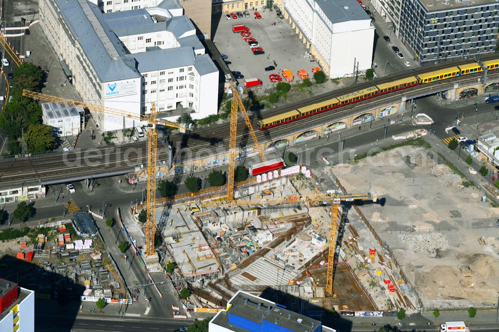 Aerial image Berlin - Construction site to build a new office and commercial building VoltAir on Voltairestrasse - Dircksenstrasse - Alexanderstrasse in the district Mitte in Berlin, Germany