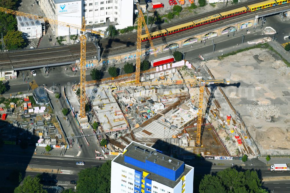 Aerial photograph Berlin - Construction site to build a new office and commercial building VoltAir on Voltairestrasse - Dircksenstrasse - Alexanderstrasse in the district Mitte in Berlin, Germany