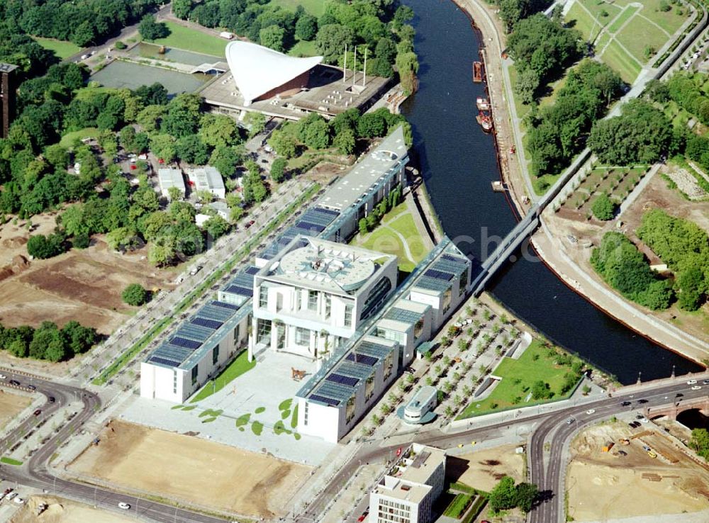 Aerial photograph Berlin - Neubau des Bundeskanzleramtes auf dem Spreebogen in Berlin - Tiergarten / Mitte.