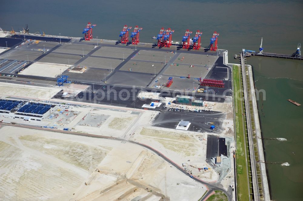 Aerial image Wilhelmshaven - Construction site of Container Terminal in the port of the international port of Jade Weser Port ( JWP ) on the North Sea in Wilhelmshaven in the state Lower Saxony, Germany