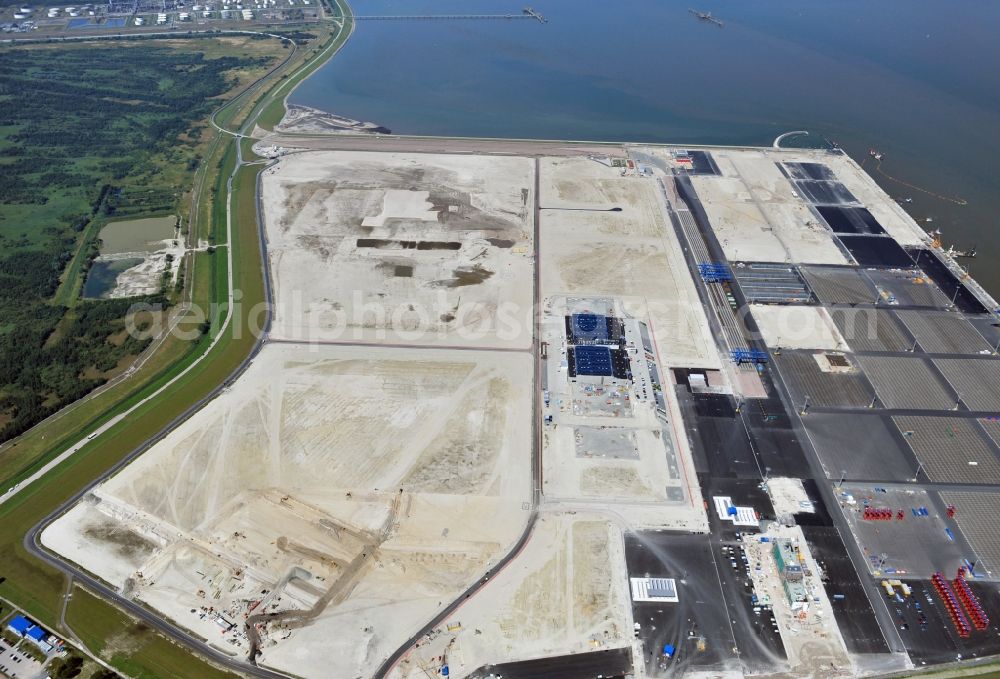 Aerial photograph Wilhelmshaven - Construction site of Container Terminal in the port of the international port of Jade Weser Port ( JWP ) on the North Sea in Wilhelmshaven in the state Lower Saxony, Germany