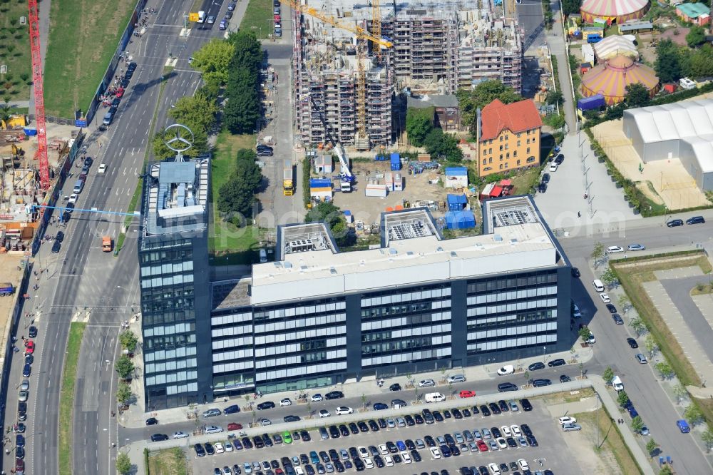 Aerial photograph Berlin - View the new building of the new german headquarter of Mercedes-Benz Distribution Germany on the site of the project Media Spree in the district Kreuzberg-Friedrichshain in Berlin. Here combines the Mercedes-Benz Distribution Germany the existing Berlin locations in a new property that is planned and built by CA Immo. CA Immo joins the project both as a client as well as an investor. Operating construction enterprise is the company Züblin