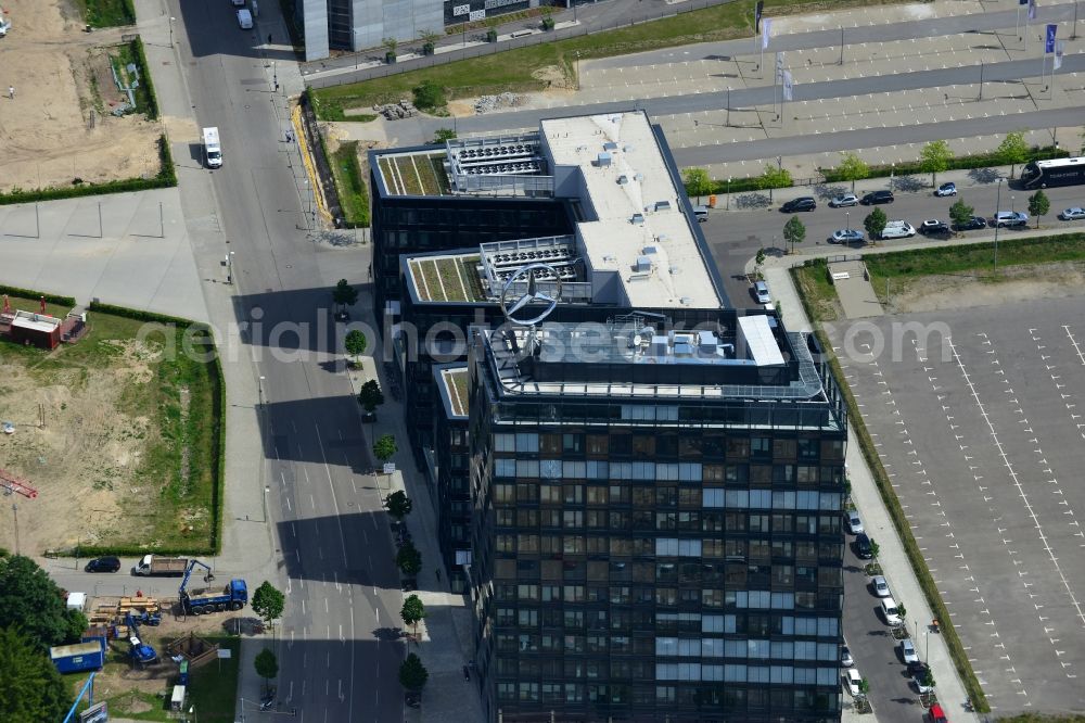 Berlin from above - View the new building of the new german headquarter of Mercedes-Benz Distribution Germany on the site of the project Media Spree in the district Kreuzberg-Friedrichshain in Berlin. Here combines the Mercedes-Benz Distribution Germany the existing Berlin locations in a new property that is planned and built by CA Immo. CA Immo joins the project both as a client as well as an investor. Operating construction enterprise is the company Züblin