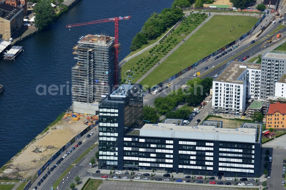 Berlin from above - View the new building of the new german headquarter of Mercedes-Benz Distribution Germany on the site of the project Media Spree in the district Kreuzberg-Friedrichshain in Berlin. Here combines the Mercedes-Benz Distribution Germany the existing Berlin locations in a new property that is planned and built by CA Immo. CA Immo joins the project both as a client as well as an investor. Operating construction enterprise is the company Züblin