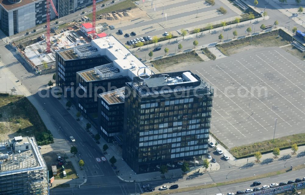 Aerial image Berlin - View the new building of the new german headquarter of Mercedes-Benz Distribution Germany on the site of the project Media Spree in the district Kreuzberg-Friedrichshain in Berlin. Here combines the Mercedes-Benz Distribution Germany the existing Berlin locations in a new property that is planned and built by CA Immo. CA Immo joins the project both as a client as well as an investor. Operating construction enterprise is the company Züblin