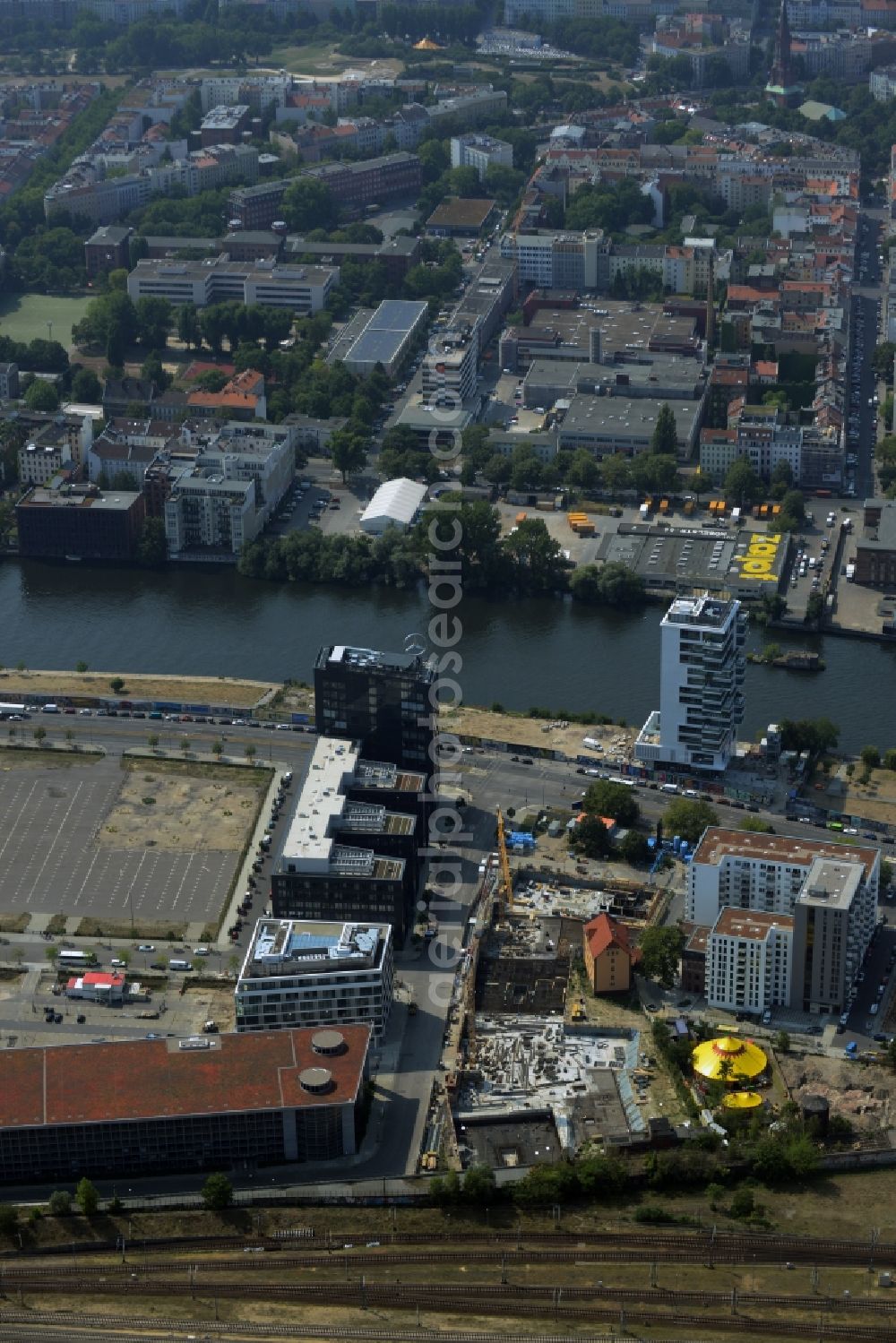 Aerial image Berlin - View the new building of the new german headquarter of Mercedes-Benz Distribution Germany on the site of the project Media Spree in the district Kreuzberg-Friedrichshain in Berlin. CA Immo joins the project both as a client as well as an investor. Operating construction enterprise is the company Zueblin