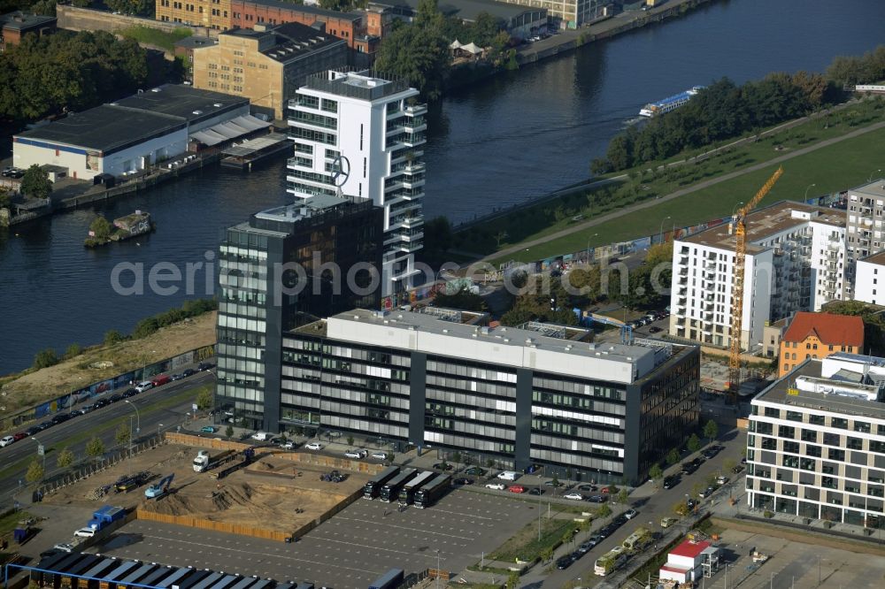 Berlin from the bird's eye view: View the new building of the new german headquarter of Mercedes-Benz Distribution Germany on the site of the project Media Spree in the district Kreuzberg-Friedrichshain in Berlin. CA Immo joins the project both as a client as well as an investor. Operating construction enterprise is the company Zueblin