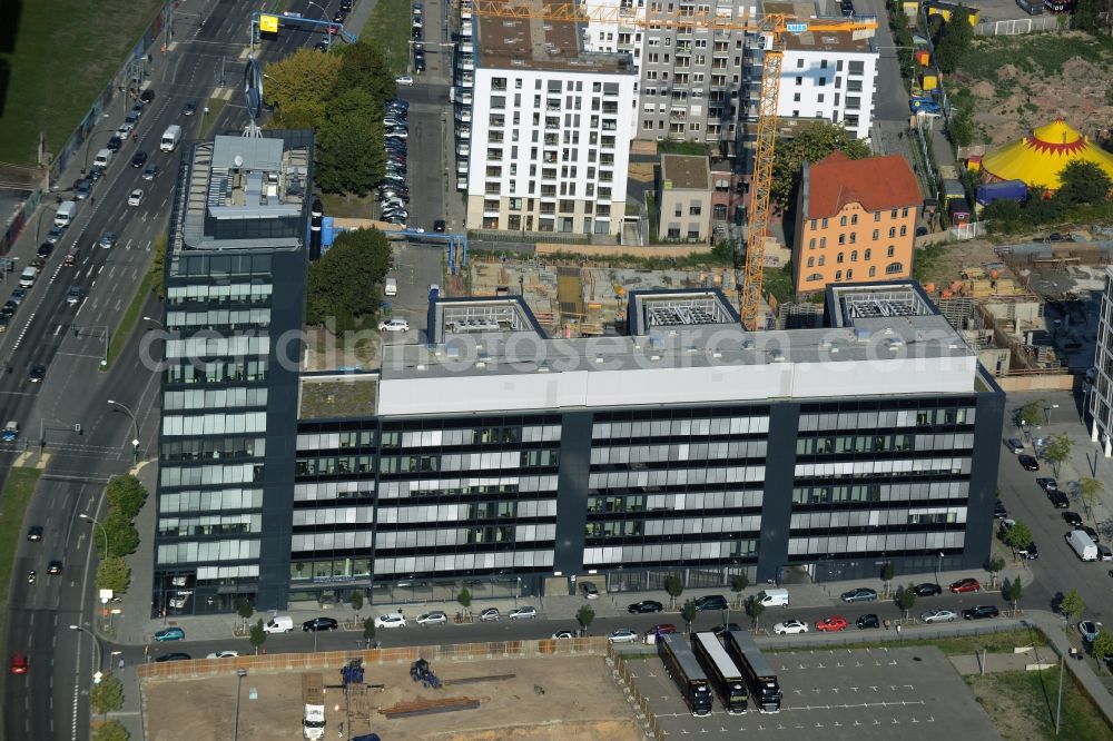 Aerial photograph Berlin - View the new building of the new german headquarter of Mercedes- Benz Distribution Germany on the site of the project Media Spree in the district Kreuzberg- Friedrichshain in Berlin. CA Immo joins the project both as a client as well as an investor. Operating construction enterprise is the company Zueblin