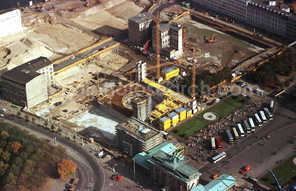 Aerial photograph Berlin - Neubau Dresdner Bank am Brandenburger Tor / Jede Verwendung nur mit Urheberangabe: 