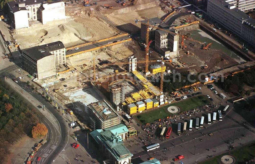 Berlin from above - Neubau Dresdner Bank am Brandenburger Tor / Jede Verwendung nur mit Urheberangabe: 