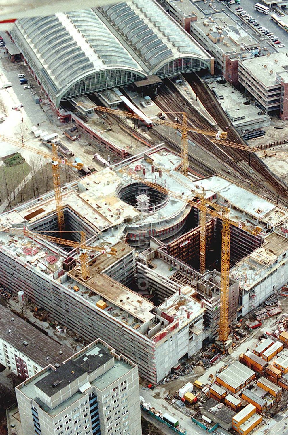 Aerial photograph Berlin / Friedrichshain - 26.03.1995 Neubau Dresdner Bank am Hauptbahnhof Berlin