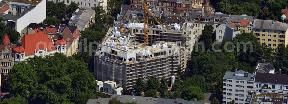 Berlin-Schöneberg from above - View of a new building of freehold apartments at Barbarossaplatz in Berlin-Schoeneberg. It is a building project of HOCHTIEF-Projektentwicklung on behalf of INTERHOMES AG