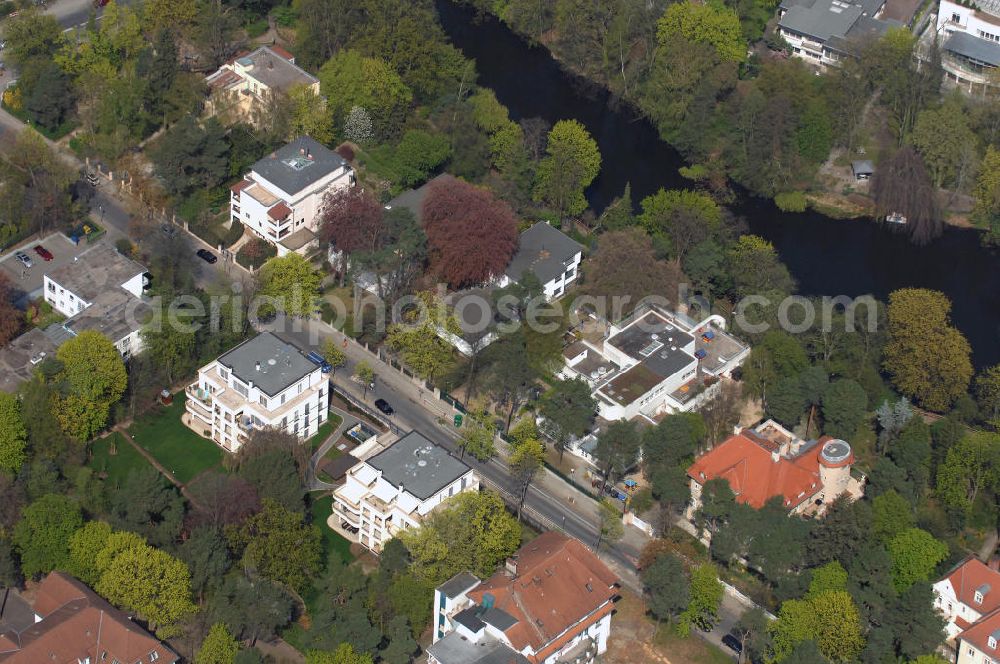 Aerial photograph Berlin - Blick auf fertiggestellte Neubau Einfamilienhäuser an der Delbrückstrasse 15 am Hubertussee in 14193 BERLIN - ein Projekt der CONCEPT BAU - PREMIER GmbH, Engeldamm 64b, 10179 Berlin, Tel.: 030.23 12 03 - 0.