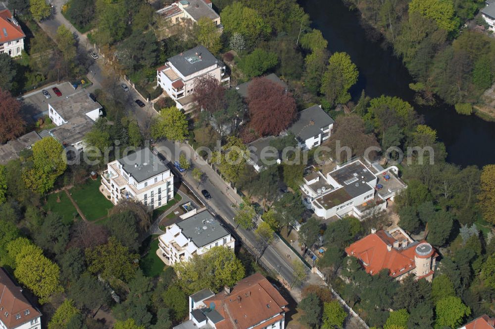 Berlin from above - Blick auf fertiggestellte Neubau Einfamilienhäuser an der Delbrückstrasse 15 am Hubertussee in 14193 BERLIN - ein Projekt der CONCEPT BAU - PREMIER GmbH, Engeldamm 64b, 10179 Berlin, Tel.: 030.23 12 03 - 0.