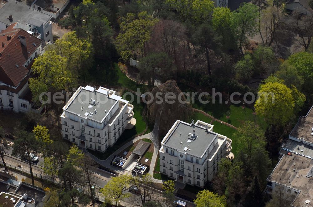 Berlin from above - Blick auf fertiggestellte Neubau Einfamilienhäuser an der Delbrückstrasse 15 am Hubertussee in 14193 BERLIN - ein Projekt der CONCEPT BAU - PREMIER GmbH, Engeldamm 64b, 10179 Berlin, Tel.: 030.23 12 03 - 0.