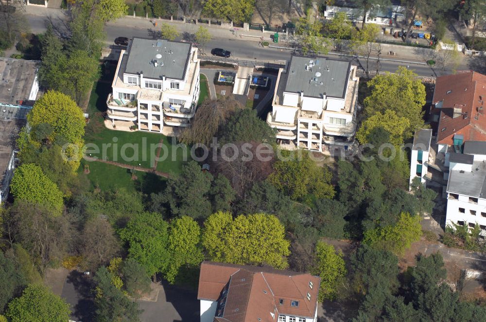 Aerial image Berlin - Blick auf fertiggestellte Neubau Einfamilienhäuser an der Delbrückstrasse 15 am Hubertussee in 14193 BERLIN - ein Projekt der CONCEPT BAU - PREMIER GmbH, Engeldamm 64b, 10179 Berlin, Tel.: 030.23 12 03 - 0.