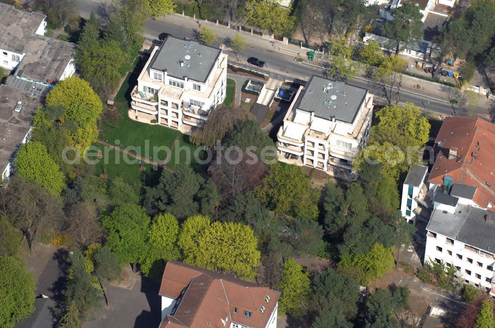 Aerial photograph Berlin - Blick auf fertiggestellte Neubau Einfamilienhäuser an der Delbrückstrasse 15 am Hubertussee in 14193 BERLIN - ein Projekt der CONCEPT BAU - PREMIER GmbH, Engeldamm 64b, 10179 Berlin, Tel.: 030.23 12 03 - 0.