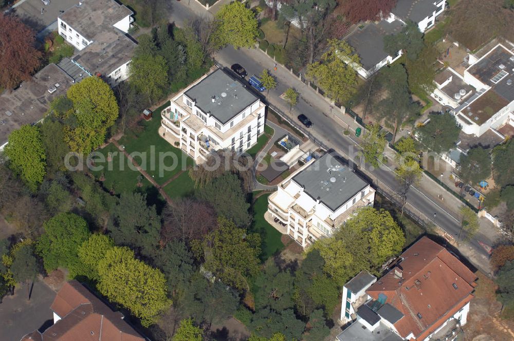 Berlin from above - Blick auf fertiggestellte Neubau Einfamilienhäuser an der Delbrückstrasse 15 am Hubertussee in 14193 BERLIN - ein Projekt der CONCEPT BAU - PREMIER GmbH, Engeldamm 64b, 10179 Berlin, Tel.: 030.23 12 03 - 0.