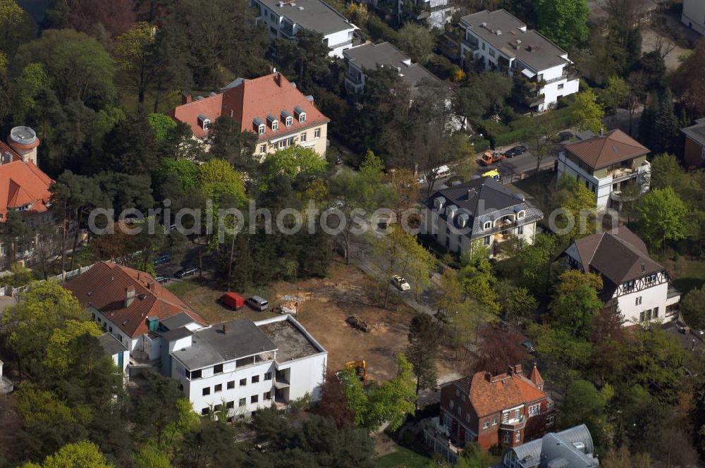 Aerial image Berlin - Blick auf fertiggestellte Neubau Einfamilienhäuser an der Delbrückstrasse 15 am Hubertussee in 14193 BERLIN - ein Projekt der CONCEPT BAU - PREMIER GmbH, Engeldamm 64b, 10179 Berlin, Tel.: 030.23 12 03 - 0.