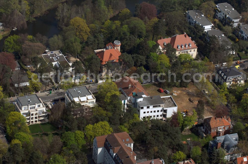 Aerial photograph Berlin - Blick auf fertiggestellte Neubau Einfamilienhäuser an der Delbrückstrasse 15 am Hubertussee in 14193 BERLIN - ein Projekt der CONCEPT BAU - PREMIER GmbH, Engeldamm 64b, 10179 Berlin, Tel.: 030.23 12 03 - 0.