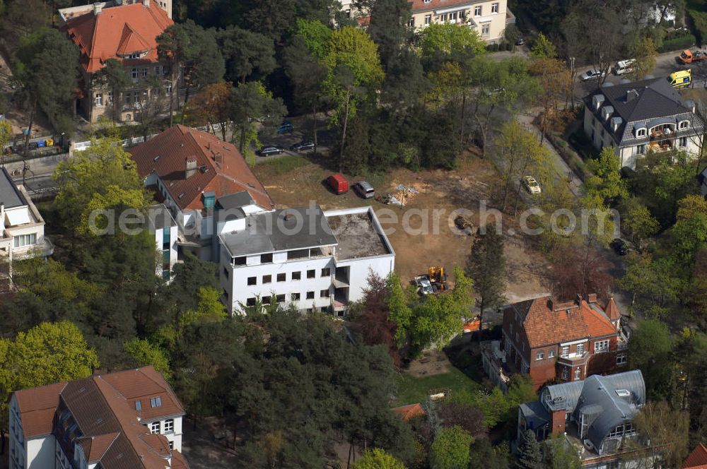 Berlin from above - Blick auf fertiggestellte Neubau Einfamilienhäuser an der Delbrückstrasse 15 am Hubertussee in 14193 BERLIN - ein Projekt der CONCEPT BAU - PREMIER GmbH, Engeldamm 64b, 10179 Berlin, Tel.: 030.23 12 03 - 0.