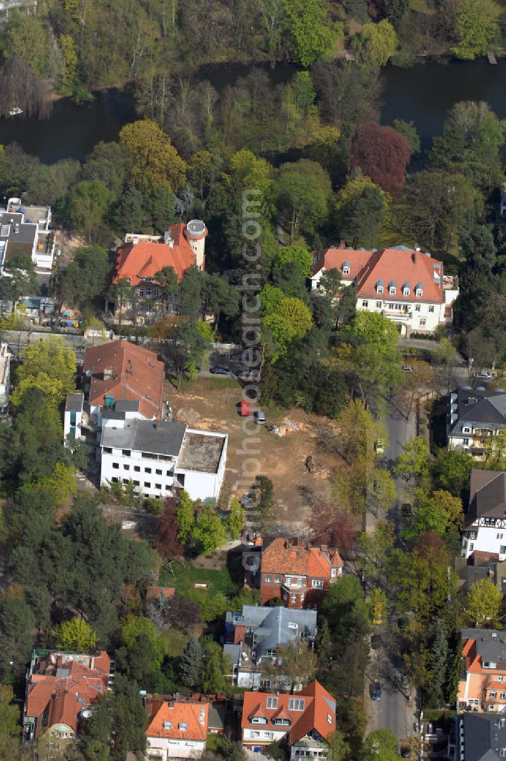 Berlin from the bird's eye view: Blick auf fertiggestellte Neubau Einfamilienhäuser an der Delbrückstrasse 15 am Hubertussee in 14193 BERLIN - ein Projekt der CONCEPT BAU - PREMIER GmbH, Engeldamm 64b, 10179 Berlin, Tel.: 030.23 12 03 - 0.