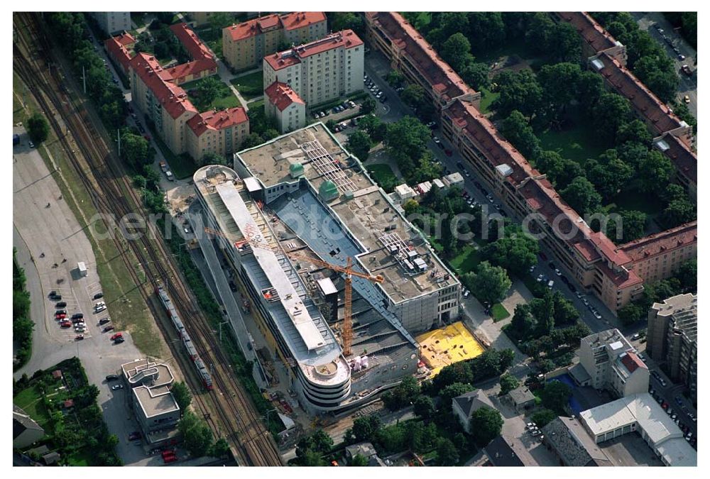 Aerial image Wien - Blick auf den Neubau eines Einkaufs- und Parkkomplexes im Wiener Bezirk Brigittenau