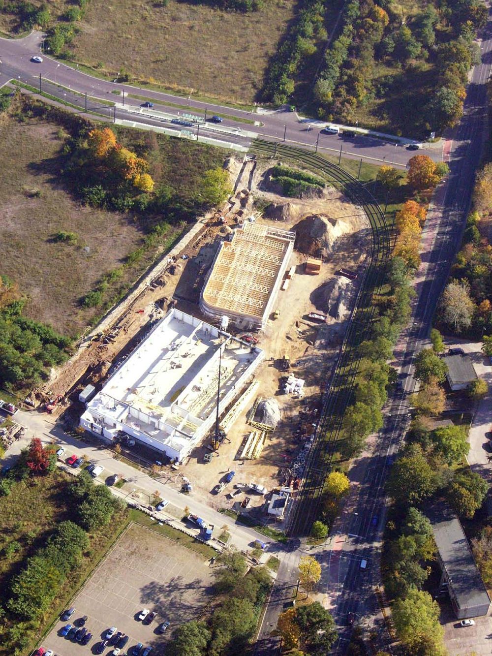 Potsdam from the bird's eye view: Neubau eines Einkaufsmarktes nahe der Kirschallee in Potsdam.