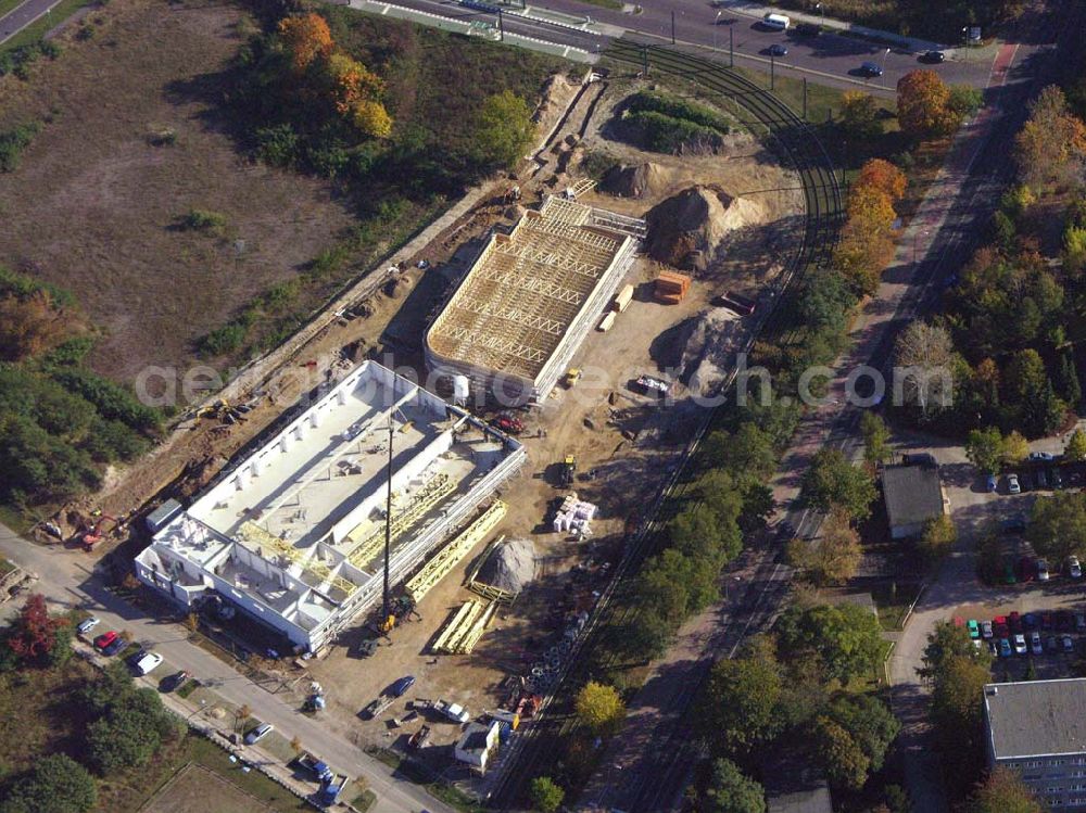 Aerial photograph Potsdam - Neubau eines Einkaufsmarktes nahe der Kirschallee in Potsdam.