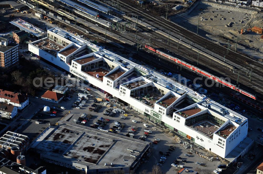 Aerial image München-Pasing - Baustelle / Neubau des Einkaufszentrums Pasing Arcaden, an der Bäckerstraße Ecke Kaflerstraße, sieben Tage vor der Eröffnung direkt am Bahnhof München-Pasing in Bayern. Ein Projekt der mfi management für immobilien AG.