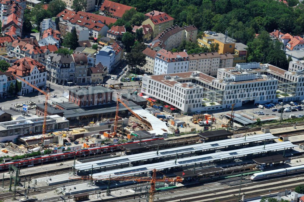 Aerial image München Pasing - Baustelle / Neubau des Einkaufszentrums Pasing Arcaden, an der Bäckerstraße Ecke Kaflerstraße, sieben Tage vor der Eröffnung direkt am Bahnhof München-Pasing in Bayern. Ein Projekt der mfi management für immobilien AG.