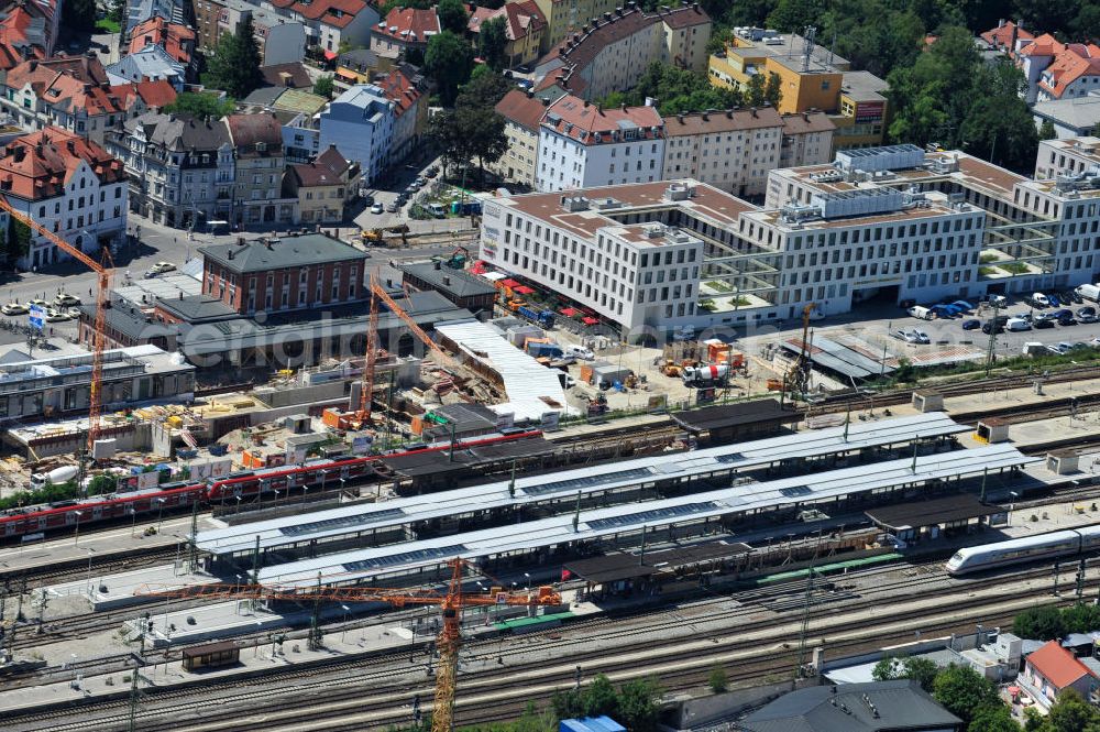 Aerial photograph München Pasing - Baustelle / Neubau des Einkaufszentrums Pasing Arcaden, an der Bäckerstraße Ecke Kaflerstraße, sieben Tage vor der Eröffnung direkt am Bahnhof München-Pasing in Bayern. Ein Projekt der mfi management für immobilien AG.