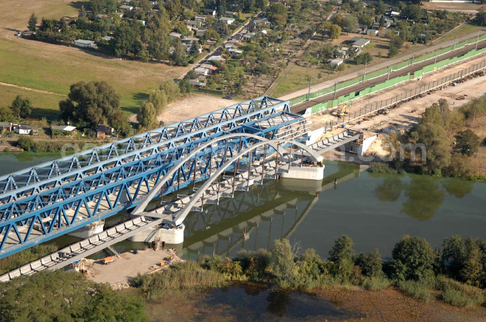 RATHENOW from above - Blick auf die Arbeiten zum Neubau der Eisenbahnüberführung Havelbrücke Rathenow. In einer 1. Phase wurde die bestehende Brücke zurückgebaut, um Baufreiheit für die Ortsumfahrung B 188 Rathenow zu schaffen. Anschließend wird die dafür notwendige Straßenüberführung an gleicher Stelle errichtet. Die neue Havelbrücke für den Zugverkehr wird in veränderter Lage erbaut. Bis zum Dezember 2009 werden die Brückenbauarbeiten andauern. Projektsteuerung SCHÜßLERPLAN-Ingenieurgesellschaft