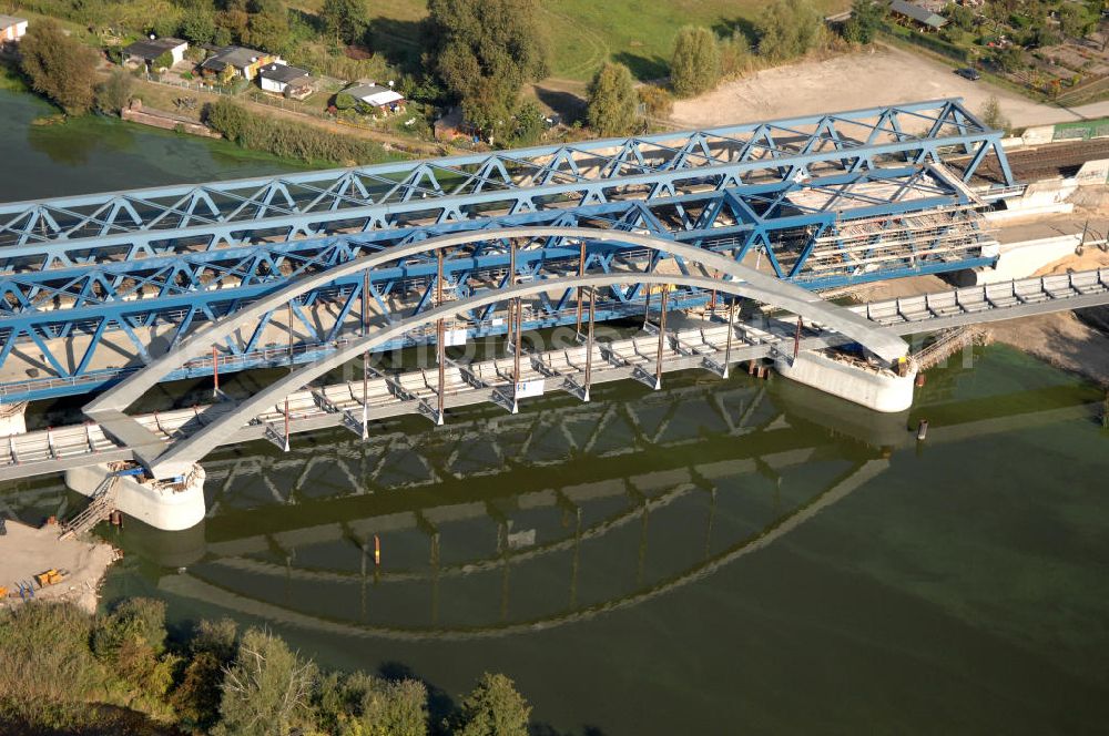 RATHENOW from the bird's eye view: Blick auf die Arbeiten zum Neubau der Eisenbahnüberführung Havelbrücke Rathenow. In einer 1. Phase wurde die bestehende Brücke zurückgebaut, um Baufreiheit für die Ortsumfahrung B 188 Rathenow zu schaffen. Anschließend wird die dafür notwendige Straßenüberführung an gleicher Stelle errichtet. Die neue Havelbrücke für den Zugverkehr wird in veränderter Lage erbaut. Bis zum Dezember 2009 werden die Brückenbauarbeiten andauern. Projektsteuerung SCHÜßLERPLAN-Ingenieurgesellschaft