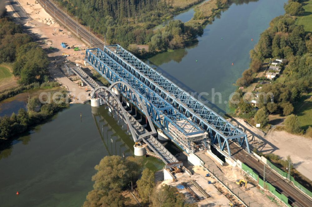 Aerial image RATHENOW - Blick auf die Arbeiten zum Neubau der Eisenbahnüberführung Havelbrücke Rathenow. In einer 1. Phase wurde die bestehende Brücke zurückgebaut, um Baufreiheit für die Ortsumfahrung B 188 Rathenow zu schaffen. Anschließend wird die dafür notwendige Straßenüberführung an gleicher Stelle errichtet. Die neue Havelbrücke für den Zugverkehr wird in veränderter Lage erbaut. Bis zum Dezember 2009 werden die Brückenbauarbeiten andauern. Projektsteuerung SCHÜßLERPLAN-Ingenieurgesellschaft