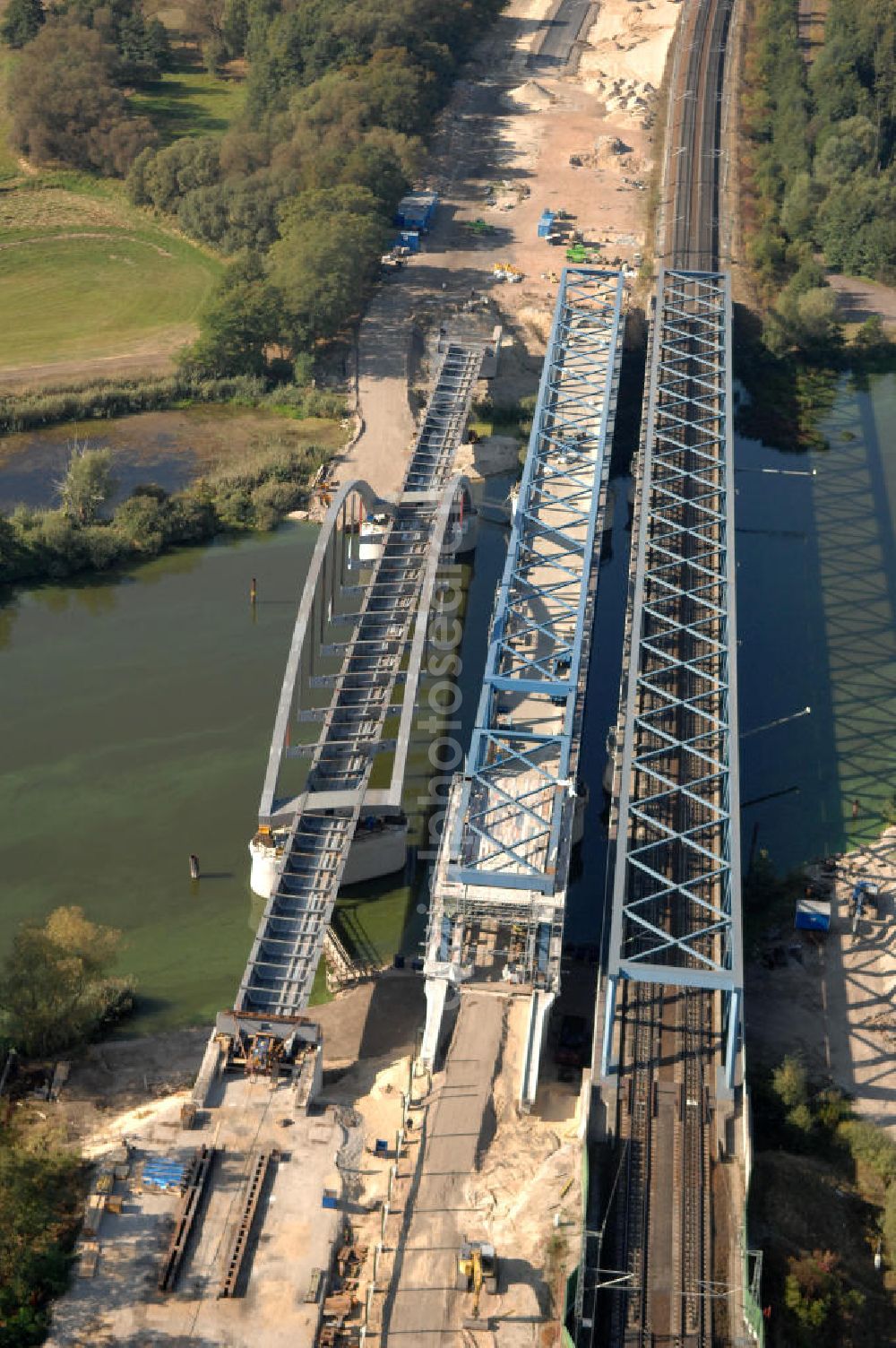 RATHENOW from above - Blick auf die Arbeiten zum Neubau der Eisenbahnüberführung Havelbrücke Rathenow. In einer 1. Phase wurde die bestehende Brücke zurückgebaut, um Baufreiheit für die Ortsumfahrung B 188 Rathenow zu schaffen. Anschließend wird die dafür notwendige Straßenüberführung an gleicher Stelle errichtet. Die neue Havelbrücke für den Zugverkehr wird in veränderter Lage erbaut. Bis zum Dezember 2009 werden die Brückenbauarbeiten andauern. Projektsteuerung SCHÜßLERPLAN-Ingenieurgesellschaft