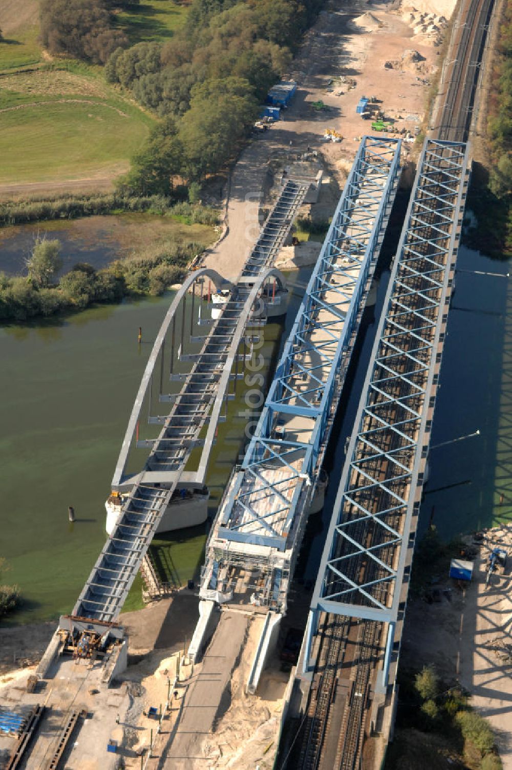 RATHENOW from the bird's eye view: Blick auf die Arbeiten zum Neubau der Eisenbahnüberführung Havelbrücke Rathenow. In einer 1. Phase wurde die bestehende Brücke zurückgebaut, um Baufreiheit für die Ortsumfahrung B 188 Rathenow zu schaffen. Anschließend wird die dafür notwendige Straßenüberführung an gleicher Stelle errichtet. Die neue Havelbrücke für den Zugverkehr wird in veränderter Lage erbaut. Bis zum Dezember 2009 werden die Brückenbauarbeiten andauern. Projektsteuerung SCHÜßLERPLAN-Ingenieurgesellschaft