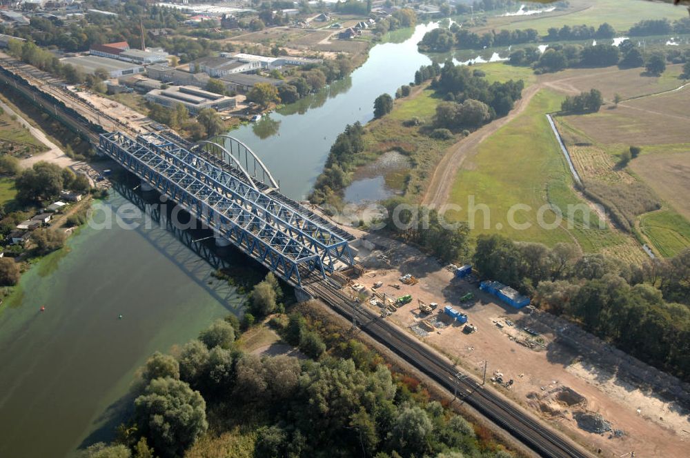 RATHENOW from above - Blick auf die Arbeiten zum Neubau der Eisenbahnüberführung Havelbrücke Rathenow. In einer 1. Phase wurde die bestehende Brücke zurückgebaut, um Baufreiheit für die Ortsumfahrung B 188 Rathenow zu schaffen. Anschließend wird die dafür notwendige Straßenüberführung an gleicher Stelle errichtet. Die neue Havelbrücke für den Zugverkehr wird in veränderter Lage erbaut. Bis zum Dezember 2009 werden die Brückenbauarbeiten andauern. Projektsteuerung SCHÜßLERPLAN-Ingenieurgesellschaft