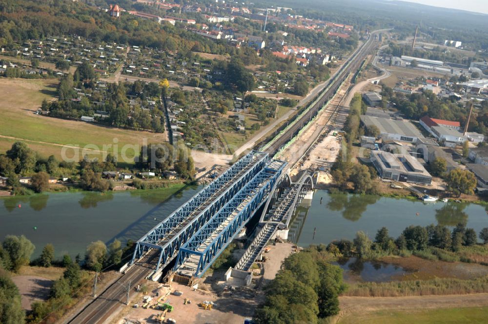 RATHENOW from the bird's eye view: Blick auf die Arbeiten zum Neubau der Eisenbahnüberführung Havelbrücke Rathenow. In einer 1. Phase wurde die bestehende Brücke zurückgebaut, um Baufreiheit für die Ortsumfahrung B 188 Rathenow zu schaffen. Anschließend wird die dafür notwendige Straßenüberführung an gleicher Stelle errichtet. Die neue Havelbrücke für den Zugverkehr wird in veränderter Lage erbaut. Bis zum Dezember 2009 werden die Brückenbauarbeiten andauern. Projektsteuerung SCHÜßLERPLAN-Ingenieurgesellschaft