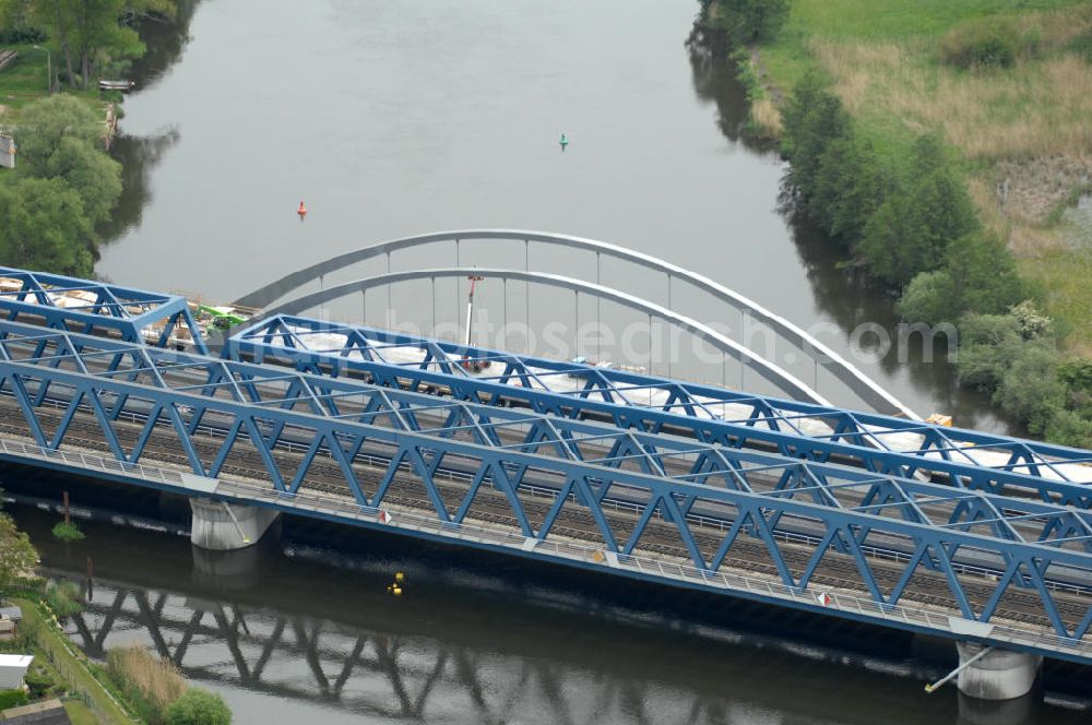 Rathenow from above - Blick auf die Arbeiten zum Neubau der Eisenbahnüberführung Havelbrücke Rathenow. In einer 1. Phase wurde die bestehende Brücke zurückgebaut, um Baufreiheit für die Ortsumfahrung B 188 Rathenow zu schaffen. Anschließend wird die dafür notwendige Straßenüberführung an gleicher Stelle errichtet. Die neue Havelbrücke für den Zugverkehr wird in veränderter Lage erbaut. Projektsteuerung SCHÜßLERPLAN-Ingenieurgesellschaft