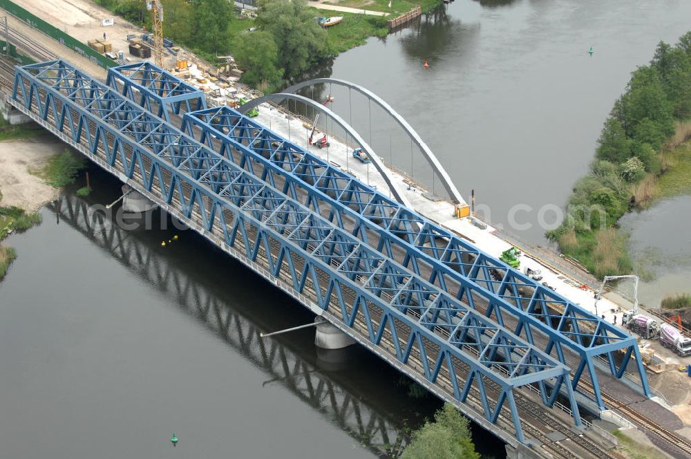 Rathenow from the bird's eye view: Blick auf die Arbeiten zum Neubau der Eisenbahnüberführung Havelbrücke Rathenow. In einer 1. Phase wurde die bestehende Brücke zurückgebaut, um Baufreiheit für die Ortsumfahrung B 188 Rathenow zu schaffen. Anschließend wird die dafür notwendige Straßenüberführung an gleicher Stelle errichtet. Die neue Havelbrücke für den Zugverkehr wird in veränderter Lage erbaut. Projektsteuerung SCHÜßLERPLAN-Ingenieurgesellschaft