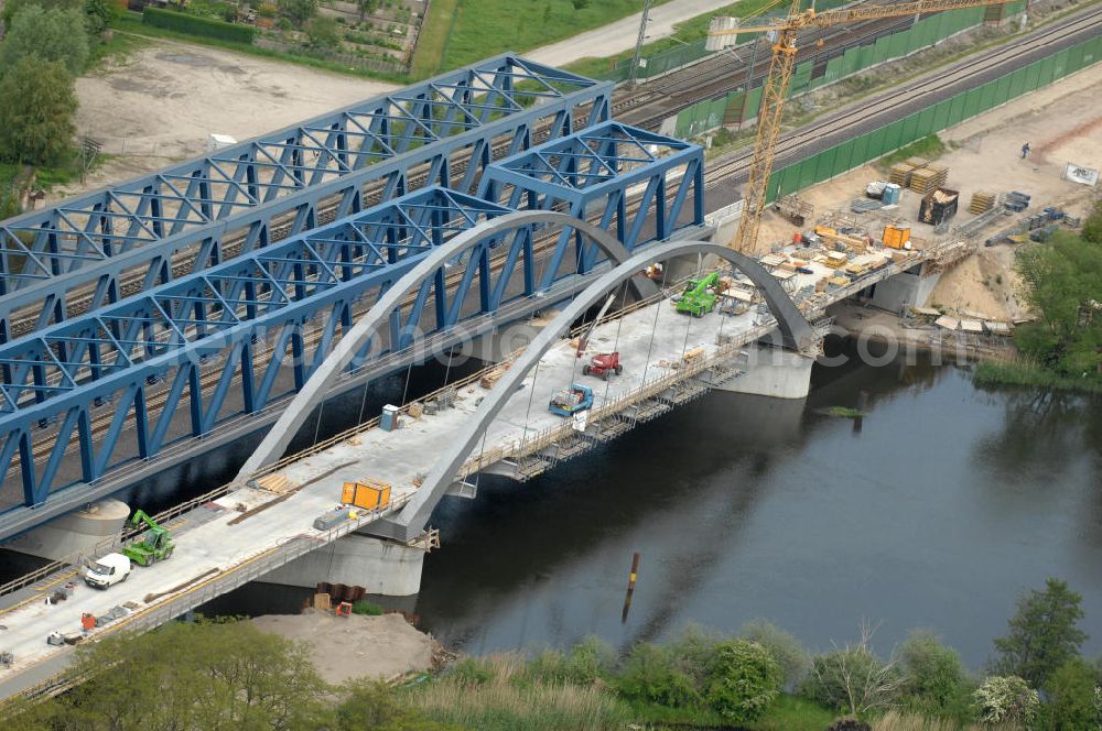 Aerial photograph Rathenow - Blick auf die Arbeiten zum Neubau der Eisenbahnüberführung Havelbrücke Rathenow. In einer 1. Phase wurde die bestehende Brücke zurückgebaut, um Baufreiheit für die Ortsumfahrung B 188 Rathenow zu schaffen. Anschließend wird die dafür notwendige Straßenüberführung an gleicher Stelle errichtet. Die neue Havelbrücke für den Zugverkehr wird in veränderter Lage erbaut. Projektsteuerung SCHÜßLERPLAN-Ingenieurgesellschaft