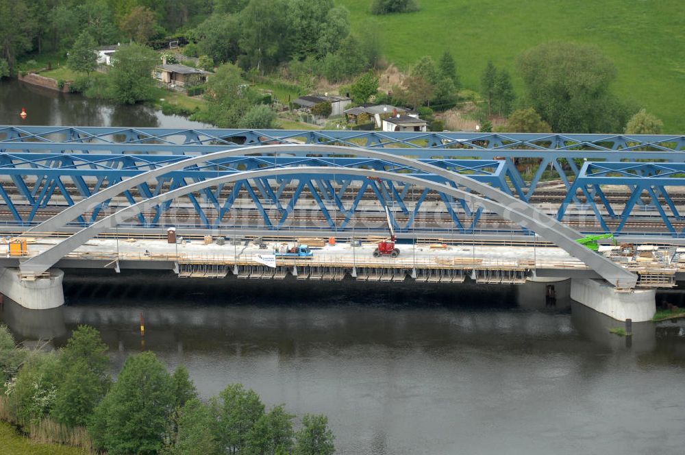 Rathenow from the bird's eye view: Blick auf die Arbeiten zum Neubau der Eisenbahnüberführung Havelbrücke Rathenow. In einer 1. Phase wurde die bestehende Brücke zurückgebaut, um Baufreiheit für die Ortsumfahrung B 188 Rathenow zu schaffen. Anschließend wird die dafür notwendige Straßenüberführung an gleicher Stelle errichtet. Die neue Havelbrücke für den Zugverkehr wird in veränderter Lage erbaut. Projektsteuerung SCHÜßLERPLAN-Ingenieurgesellschaft