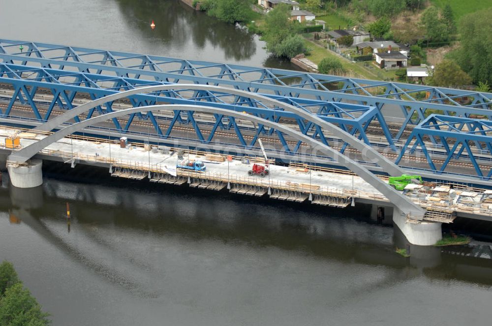 Aerial image Rathenow - Blick auf die Arbeiten zum Neubau der Eisenbahnüberführung Havelbrücke Rathenow. In einer 1. Phase wurde die bestehende Brücke zurückgebaut, um Baufreiheit für die Ortsumfahrung B 188 Rathenow zu schaffen. Anschließend wird die dafür notwendige Straßenüberführung an gleicher Stelle errichtet. Die neue Havelbrücke für den Zugverkehr wird in veränderter Lage erbaut. Projektsteuerung SCHÜßLERPLAN-Ingenieurgesellschaft