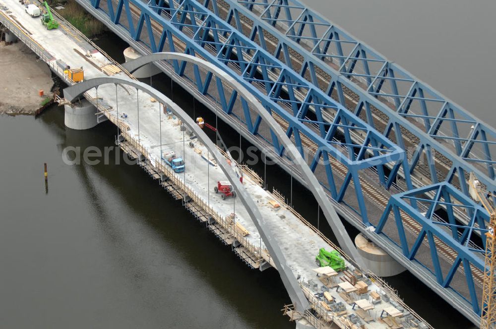 Rathenow from the bird's eye view: Blick auf die Arbeiten zum Neubau der Eisenbahnüberführung Havelbrücke Rathenow. In einer 1. Phase wurde die bestehende Brücke zurückgebaut, um Baufreiheit für die Ortsumfahrung B 188 Rathenow zu schaffen. Anschließend wird die dafür notwendige Straßenüberführung an gleicher Stelle errichtet. Die neue Havelbrücke für den Zugverkehr wird in veränderter Lage erbaut. Projektsteuerung SCHÜßLERPLAN-Ingenieurgesellschaft