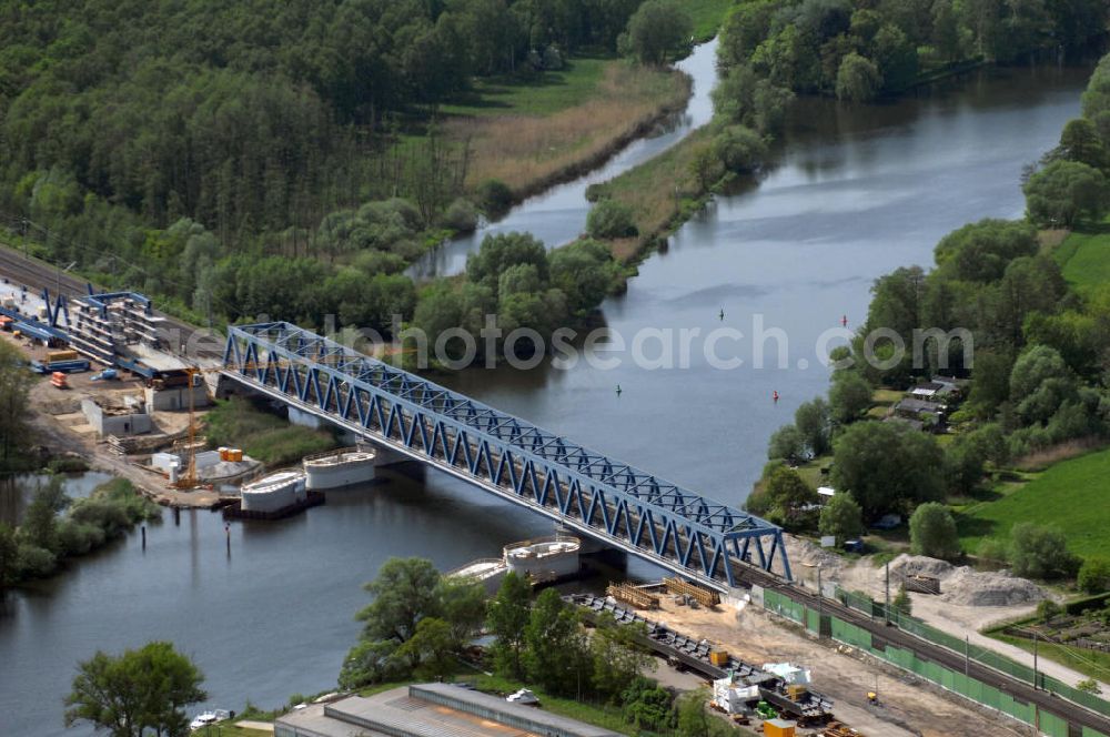 RATHENOW from the bird's eye view: Blick auf die Arbeiten zum Neubau der Eisenbahnüberführung Havelbrücke Rathenow. In einer 1. Phase wurde die bestehende Brücke zurückgebaut, um Baufreiheit für die Ortsumfahrung B 188 Rathenow zu schaffen. Anschließend wird die dafür notwendige Straßenüberführung an gleicher Stelle errichtet. Die neue Havelbrücke für den Zugverkehr wird in veränderter Lage erbaut. Bis zum Dezember 2009 werden die Brückenbauarbeiten andauern. Projektsteuerung SCHÜßLERPLAN-Ingenieurgesellschaft