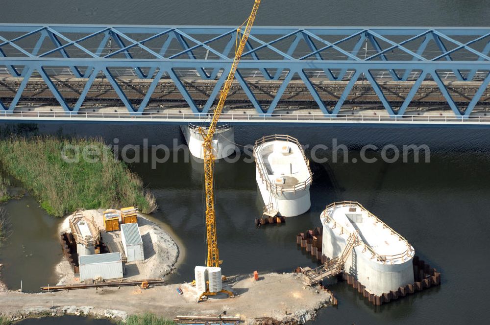 RATHENOW from the bird's eye view: Blick auf die Arbeiten zum Neubau der Eisenbahnüberführung Havelbrücke Rathenow. In einer 1. Phase wurde die bestehende Brücke zurückgebaut, um Baufreiheit für die Ortsumfahrung B 188 Rathenow zu schaffen. Anschließend wird die dafür notwendige Straßenüberführung an gleicher Stelle errichtet. Die neue Havelbrücke für den Zugverkehr wird in veränderter Lage erbaut. Bis zum Dezember 2009 werden die Brückenbauarbeiten andauern. Projektsteuerung SCHÜßLERPLAN-Ingenieurgesellschaft