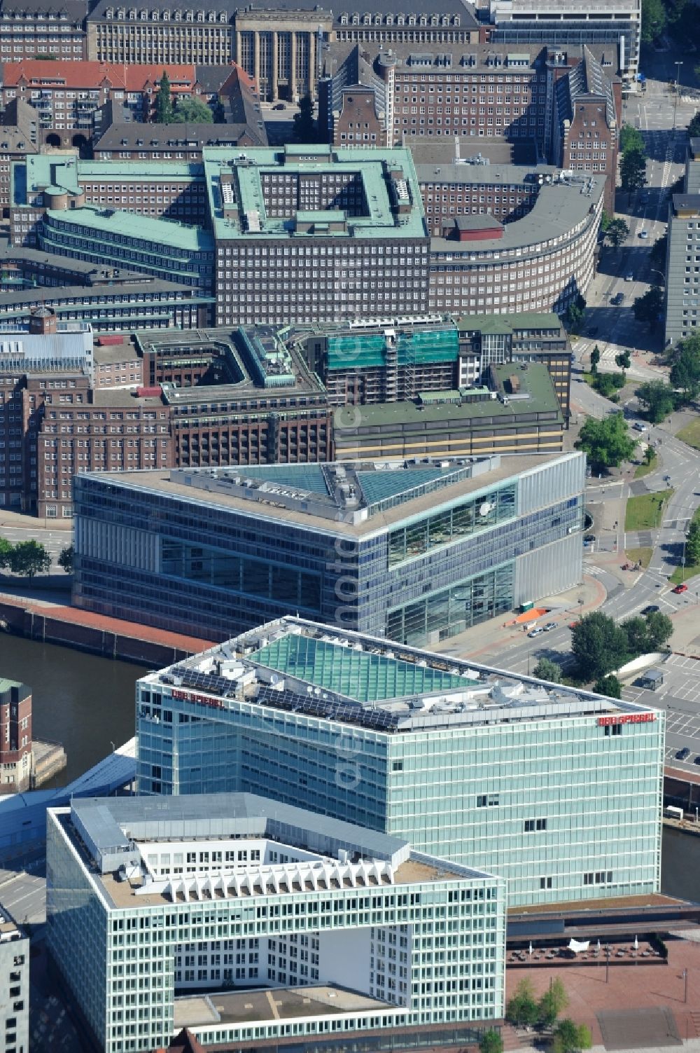 Aerial image Hamburg - View of the construction site of the Ericus-Contor (front) and the new headquarters of the Spiegel Group in HafenCity